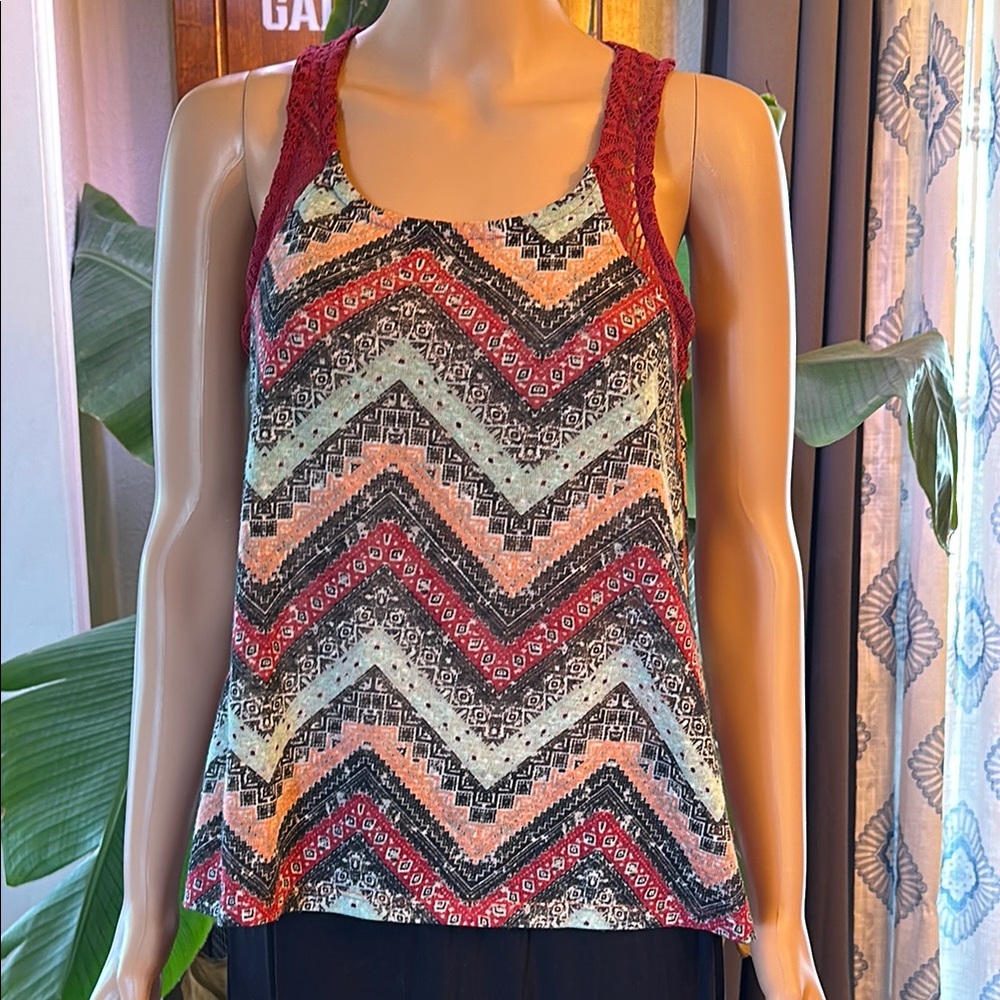 Chevron Patterned Sleeveless Top